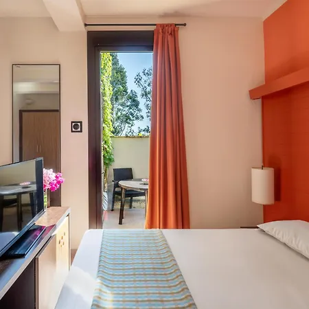 Voi Floriana 4*