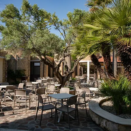 Voi Floriana Resort